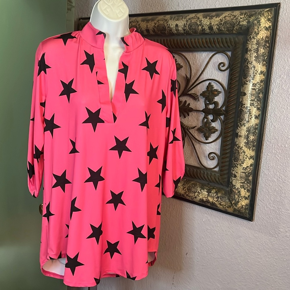 Hamish U.S.A top - Pink with black stars V- Neck Sz S💙